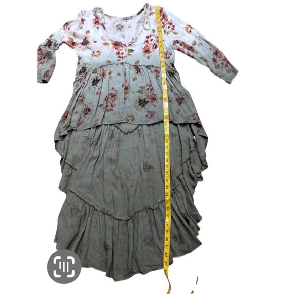 Gimmicksby BKE. Cream and Green Asymmetrical Tunic - Picture 8 of 13